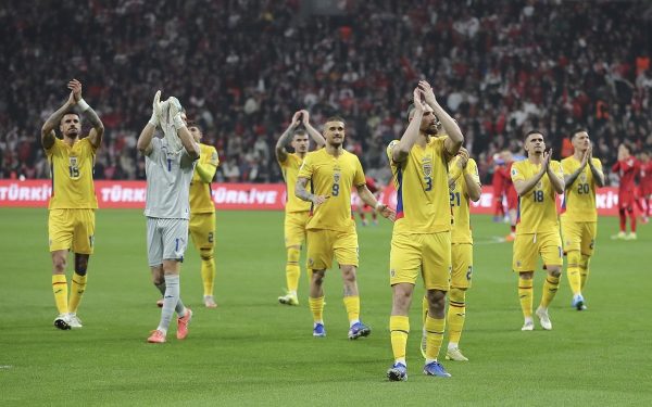 Echipa națională a României a fost învinsă cu 1-0 de Turcia, joi seară, la Istanbul, în semifinala barajului de calificare la Cupa Mondială, aspect care le închide românilor șansa de a participa la turneul final din acest an