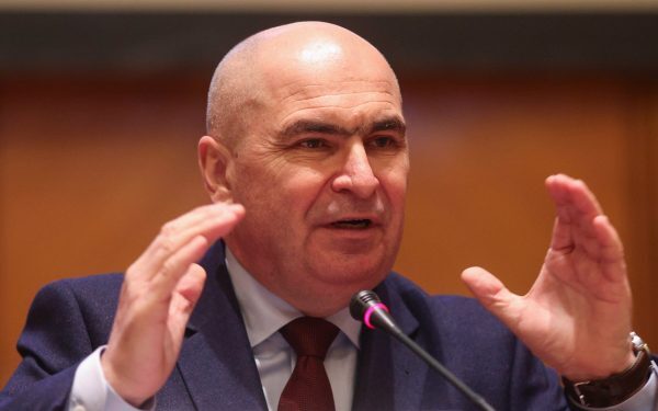 Premierul ILIE BOLOJAN a declarat, sâmbătă, că prelungirea războiului din Orientul Mijlociu și blocarea transporturilor de țiței și produse derivate din zona Golfului Persic vor avea efecte negative asupra economiei globale, inclusiv asupra României