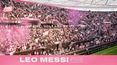 Leo Messi, primul atlet care are un rotocol de tribună denumit în onoarea sa, a fost comemorat oficial la noul stadion al clubului Inter Miami CF, unde va fi celebrat nu doar pentru performanțe sportive, ci și pentru impactul său în comunitate
