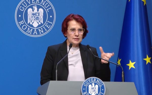 Guvernul a aprobat vineri o ordonanță de urgență care prevede reducerea temporară a taxei speciale (acciza) pentru motorina utilizată în transportul rutier, precum și stabilirea unei taxe de solidaritate asupra veniturilor provenite din vânzarea de petrol brut și produse energetice obținute din prelucrarea petrolului extras din teritoriul României