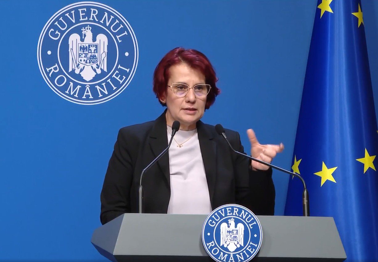 Guvernul a aprobat vineri o ordonanță de urgență care prevede reducerea temporară a taxei speciale (acciza) pentru motorina utilizată în transportul rutier, precum și stabilirea unei taxe de solidaritate asupra veniturilor provenite din vânzarea de petrol brut și produse energetice obținute din prelucrarea petrolului extras din teritoriul României