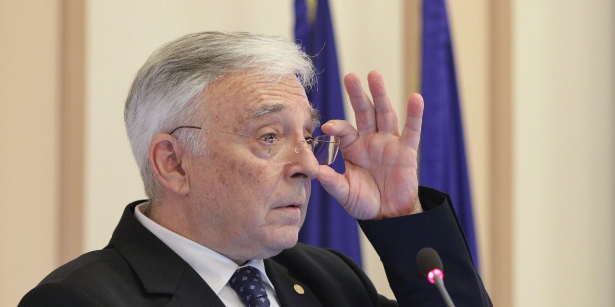 Isărescu: „Lumea s-a plictisit de stabilitate, dar o vrea când o pierde”