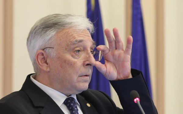 Isărescu: „Lumea s-a plictisit de stabilitate, dar o vrea când o pierde”