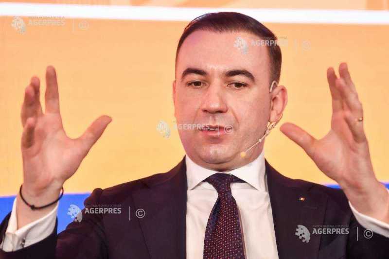 Ivan: Decizia de a părăsi guvernarea aparține celor 5.000 de membri ai PSD Ministrul Energiei, Bogdan Ivan, a declarat marți că decizia de a ieși de la guvernare aparține celor 5.000 de membri ai Partidului Social Democrat (PSD), membri care urmează să se reunească pe 20 aprilie pentru a discuta viitorul aliantei guvernamentale