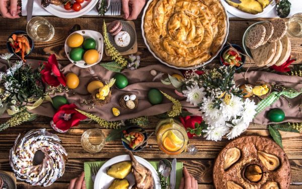 După Sărbătorile Pascale, mulți români se confruntă cu disconfort digestiv cauzat de excesele alimentare, venite după o perioadă de restricții