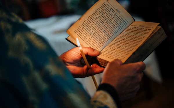 Când poți spăla rufe de Paște 2026? Ce NU e voie în a treia zi, zice preotul