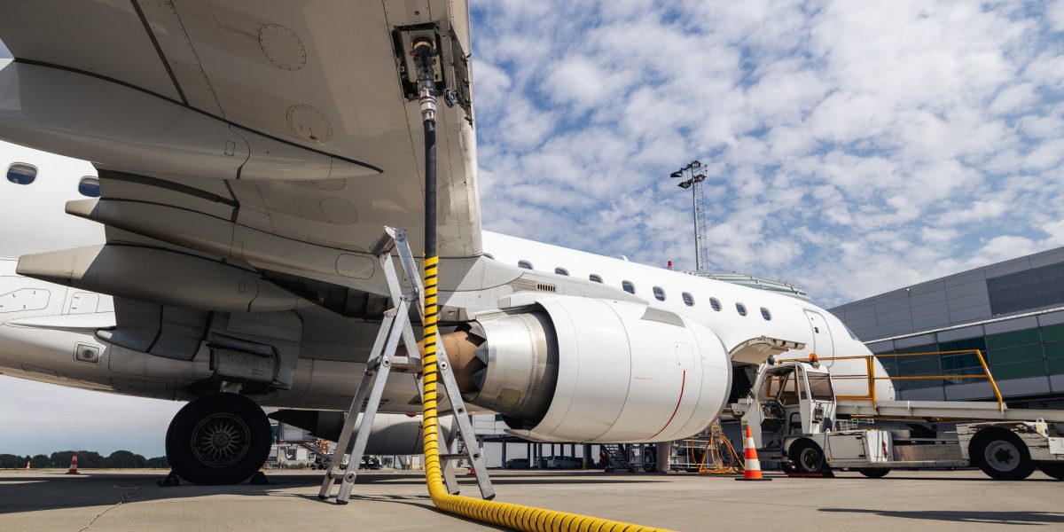 UE ia măsuri urgente: Avioane, asigurate cu combustibil