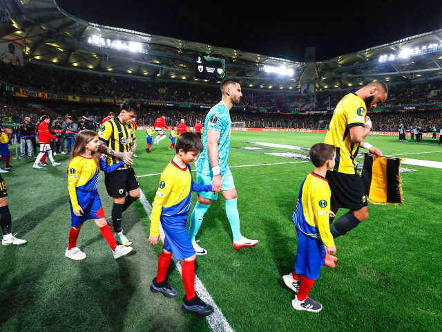 AEK – Rayo: Surpriză în Europa! Marin și Rațiu, notate diferit după meci