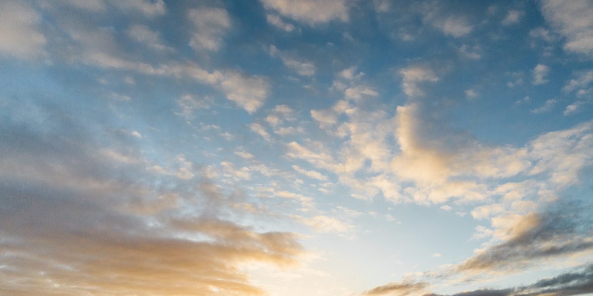 București: Vreme superbă, dar alertă de vânt puternic în Caraș-Severin