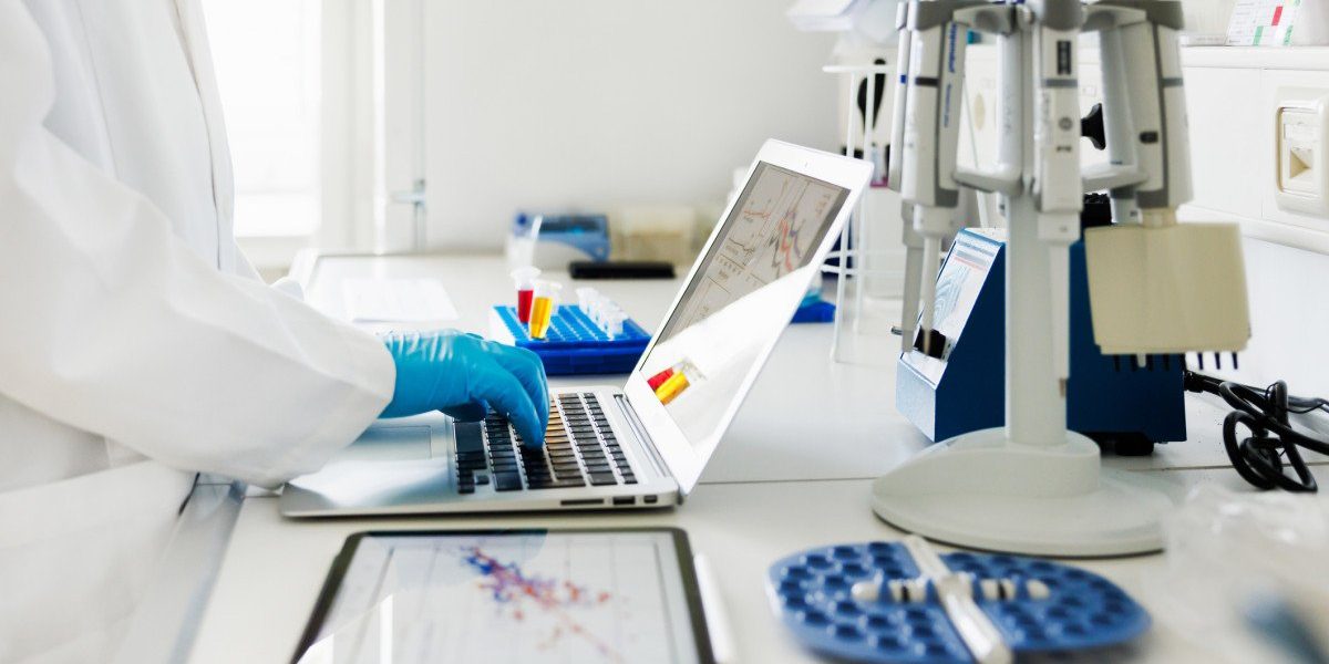 O nouă speranță în lupta contra melanomului: plasturele inteligent care ar putea înlocui operația Oamenii de știință au dezvoltat un plasture inteligent care ar putea schimba radical tratamentul melanomului, o formă agresivă de cancer de piele