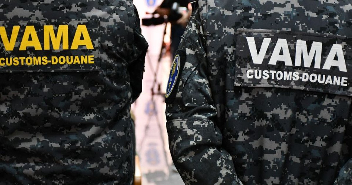 Inspectorii vamali au confiscat peste 41.000 de articole de îmbrăcăminte despre care se suspectează că sunt contrafăcute, valoarea totală a acestora fiind estimată la aproximativ 3,1 milioane de lei