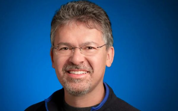 John Giannandrea, directorul AI Apple, pleacă: Lovitura pentru gigantul tech