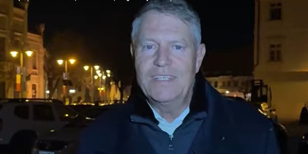 Fostul președinte Klaus Iohannis și soția sa, Carmen Iohannis, au participat sâmbătă seara la slujba de Paști desfășurată la Biserica romano-catolică „Sfânta Treime” din Sibiu