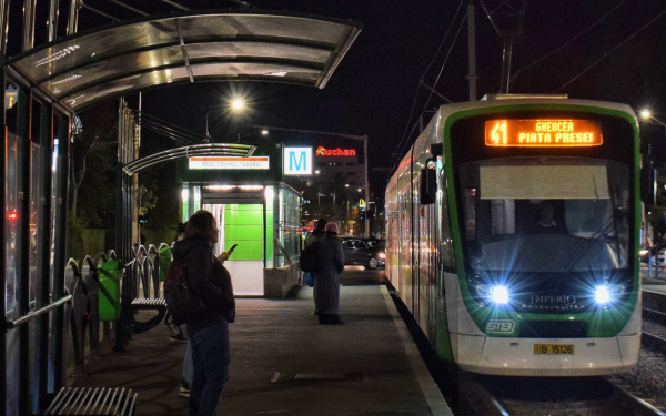 STB: 25 de linii de noapte în București, de Paște