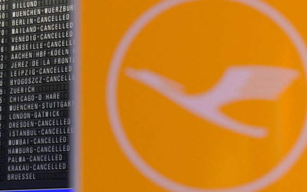 Lufthansa, paralizată de grevă: Sute de zboruri anulate, inclusiv spre România