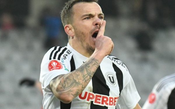 Dan Nistor, un nume cunoscut în fotbalul românesc, a făcut recent declarații surprinzătoare despre colegii săi de la Rapid, acuzând superficialitate și lipsă de seriozitate în echipa adversă