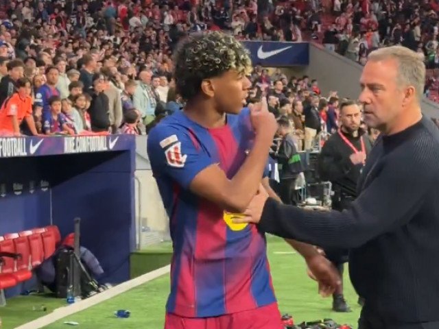 Reacția lui Hansi Flick după declarațiile spaniolilor despre Lamine Yamal Antrenorul echipei Bayern Munchen, Hansi Flick, a intervenit ferm după ce spaniolii au dezvăluit motivul pentru care tânărul jucător Lamine Yamal a reacționat dur la Barcelona