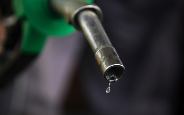Benzina și motorina, tot mai ieftine în România: Cifre care uimesc!