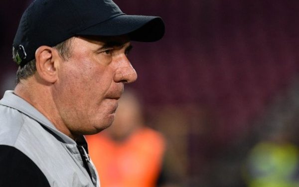 Mircea Lucescu a stat pentru ultima dată pe banca tehnică a echipei naționale a României în cadrul meciului cu Turcia, eveniment ce marchează o etapă importantă în schimbarea antrenorilor la vârful selecționatei