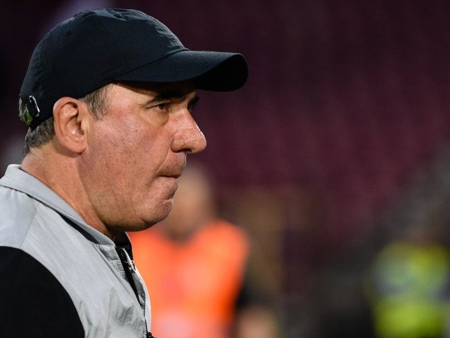 Mircea Lucescu a stat pentru ultima dată pe banca tehnică a echipei naționale a României în cadrul meciului cu Turcia, eveniment ce marchează o etapă importantă în schimbarea antrenorilor la vârful selecționatei