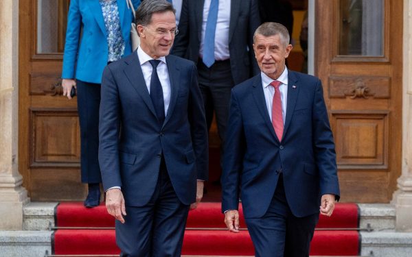 Babis: Cehia respectă NATO, dar taie fondurile Apărării