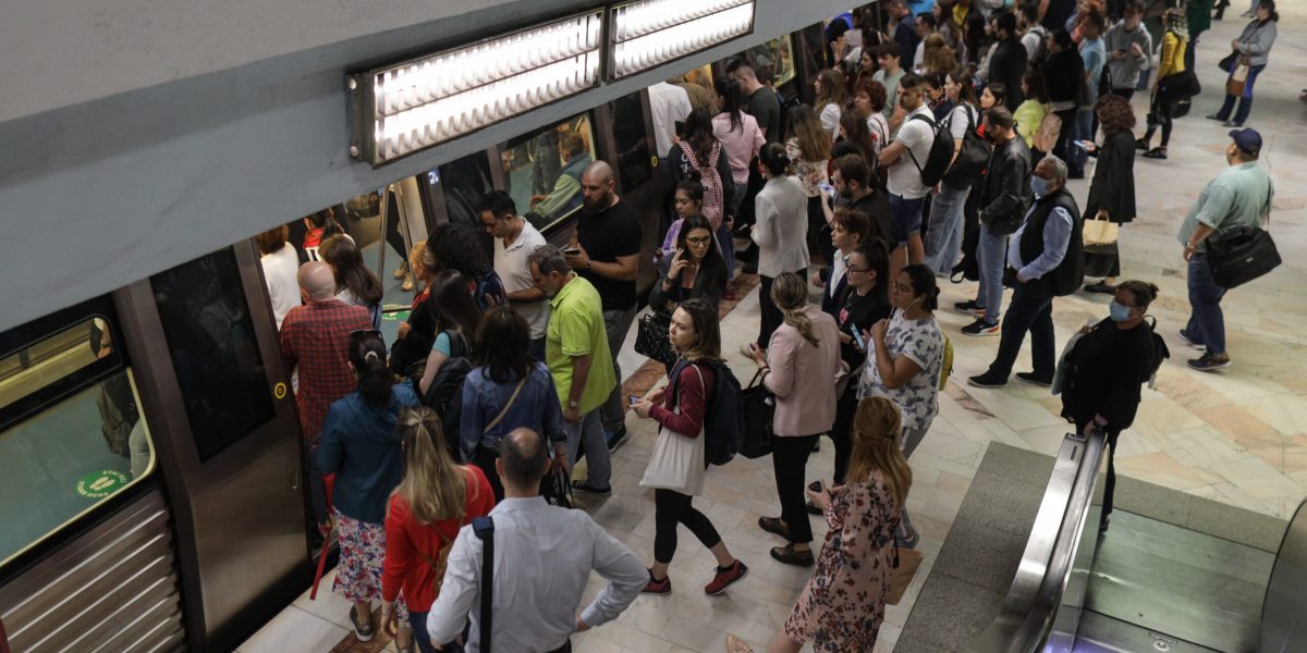 București: Peste 11.000 de oameni, împotriva scumpirii biletului de metrou