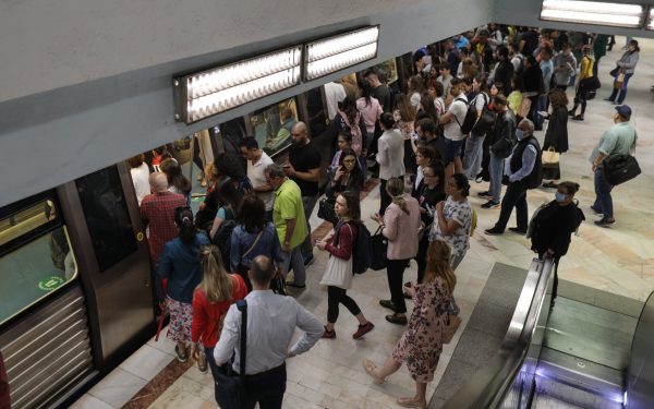 București: Peste 11.000 de oameni, împotriva scumpirii biletului de metrou