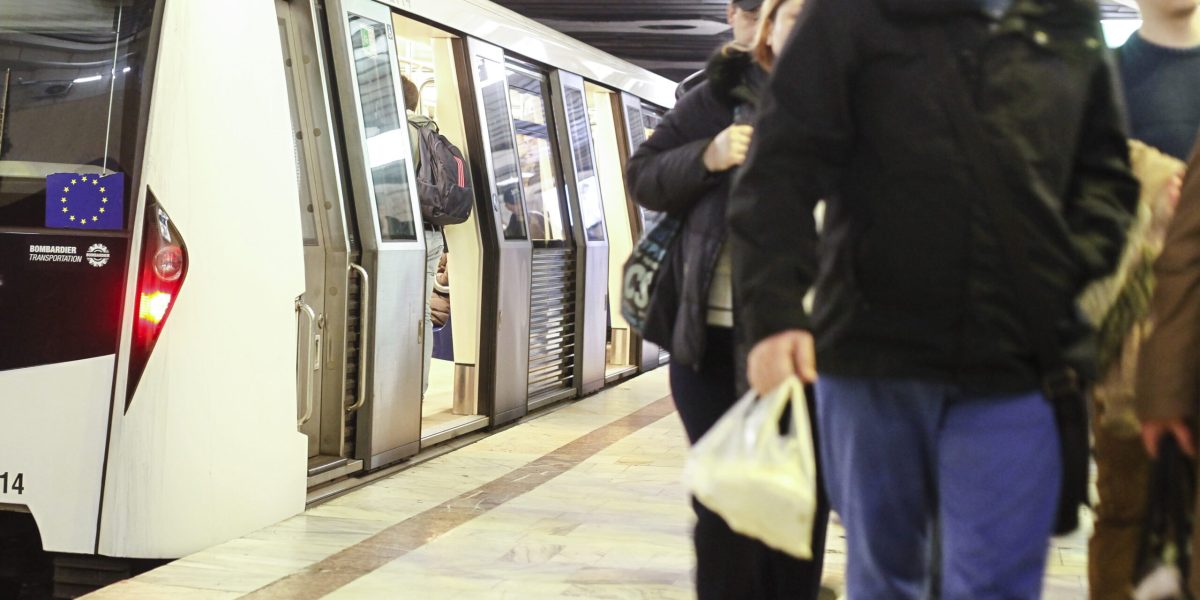 Fum în Metroul bucureștean: Probleme pe Magistrala 2, detalii după incident