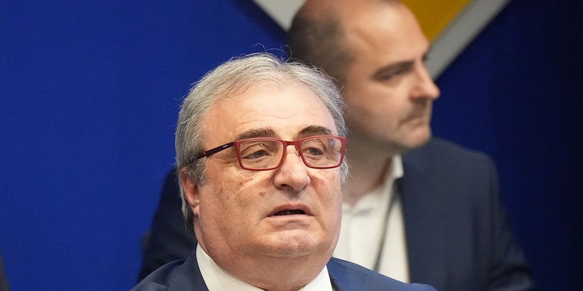 Mihai Stoichiță, un nume emblematic al fotbalului românesc, se află în pragul unei schimbări majore care va putea influența profund direcția sportului rege din țara noastră