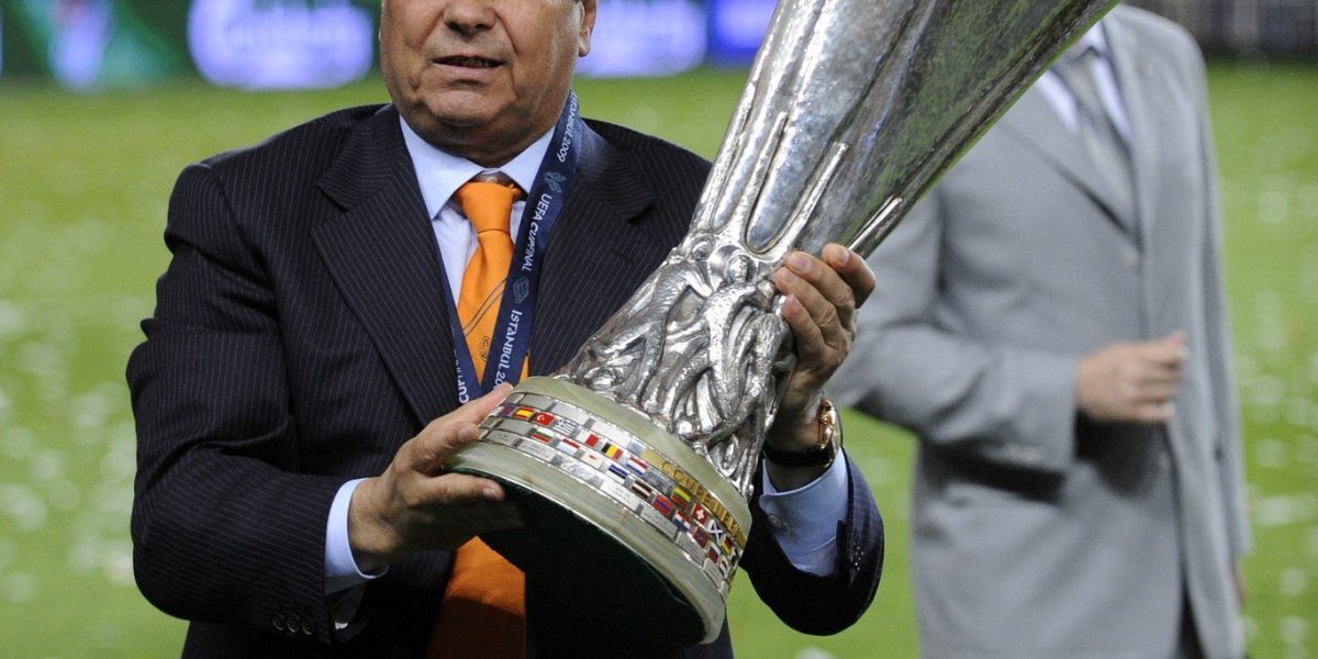 Lumea fotbalului este în doliu după moartea antrenorului Mircea Lucescu Marți seară, lumea sportului a primit o veste tristă: decesul legendarului antrenor Mircea Lucescu