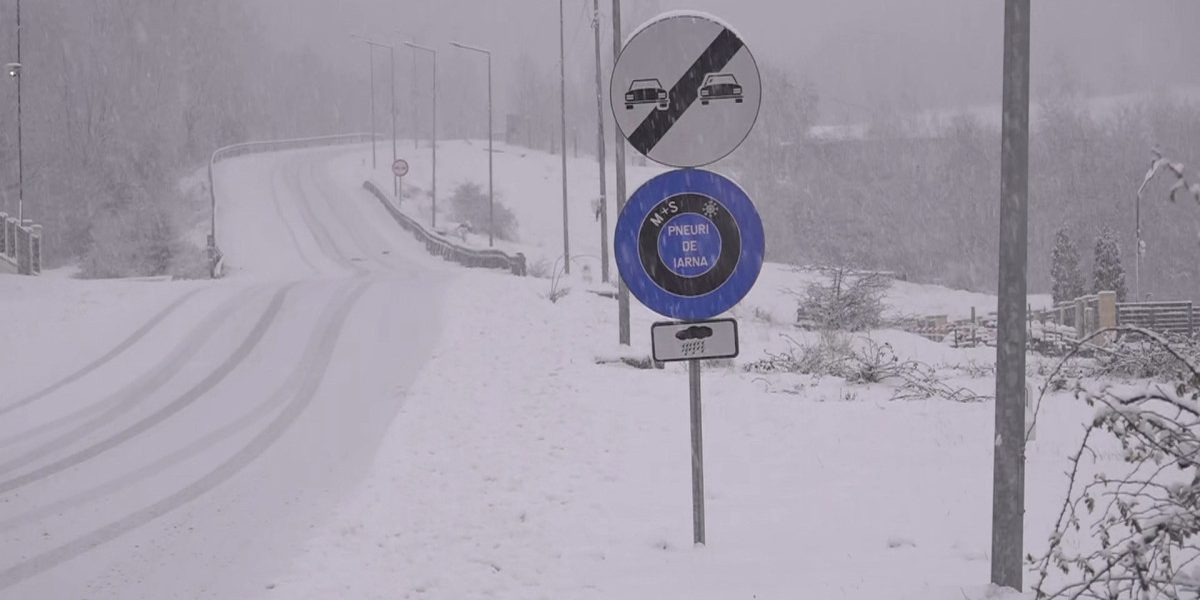 Drumarii, la lucru pe Transalpina: Rânca – Obârșia Lotrului, șoferii avertizați
