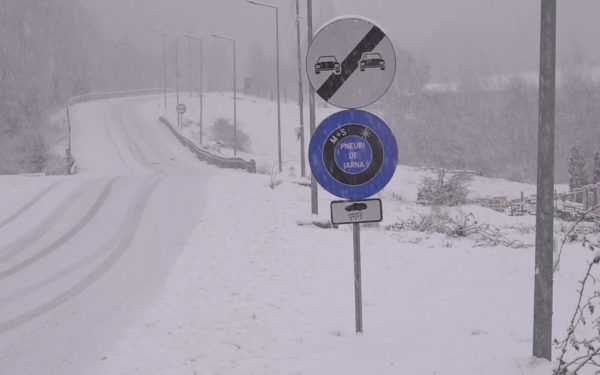 Drumarii, la lucru pe Transalpina: Rânca – Obârșia Lotrului, șoferii avertizați