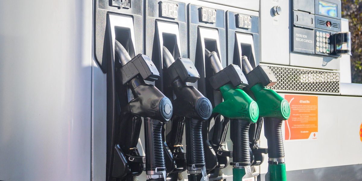 Motorina, sub 9 lei/litru! Scădere istorică, prețuri ca acum o lună în România