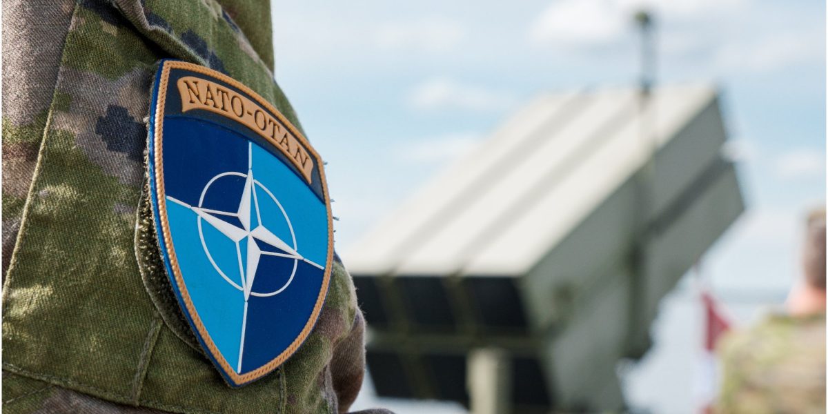 Secretarul general al NATO, Mark Rutte, a primit sarcina de la președintele american Donald Trump de a obține angajamente concrete din partea aliaților NATO în legătură cu securitatea Strâmtorii Ormuz, au declarat joi surse diplomatice pentru jurnaliști