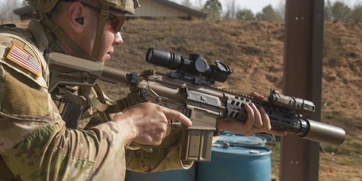Armata Statelor Unite a primit oficial primul lot de carabine XM8 de la SIG Sauer, marcând o etapă semnificativă în procesul de modernizare a arsenalului de arme de calibru mic