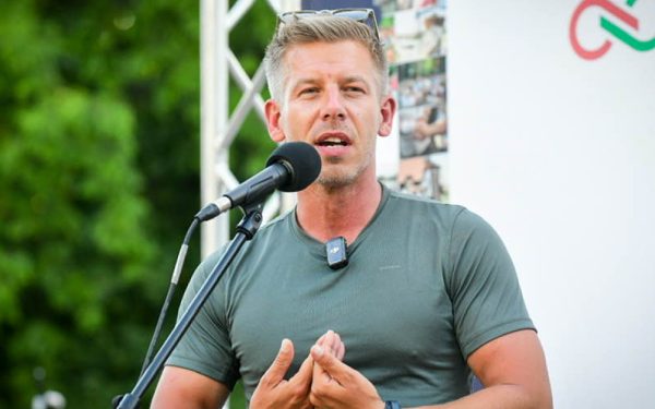 Ungaria: Singura țară NATO ce taie din armată. Ce schimbă Peter Magyar?