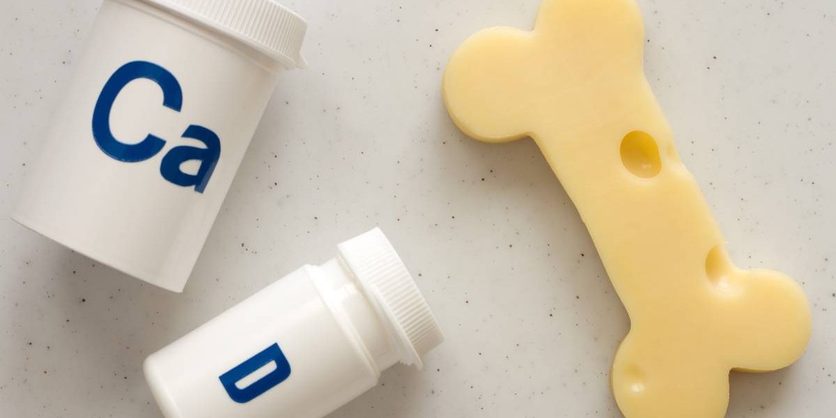 Numeroase factori de stil de viață și sănătate pot accelera apariția osteoporozei, o afecțiune a oaselor care poate duce la fracturi grave, chiar și la vârste relativ tinere