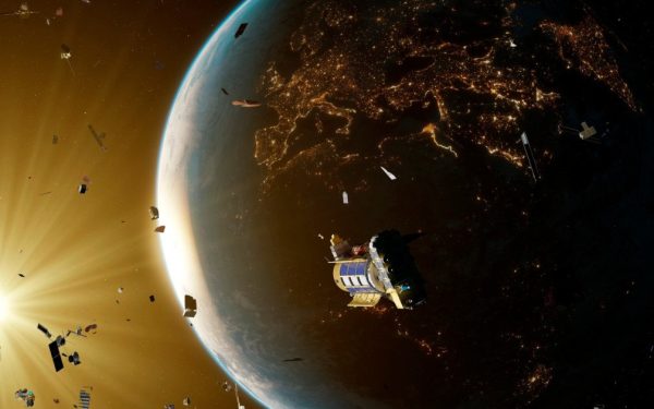 Peste 30.000 de obiecte se află în prezent pe orbita terestră, iar numărul lor crește zilnic, ceea ce pune în pericol atât viitoarele misiuni spațiale, cât și siguranța sateliților funcționali