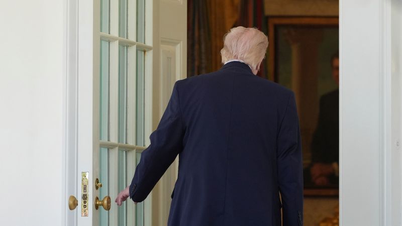 Noua criză economică îl pune pe DONALD Trump într-o poziție dificilă cu Iranul