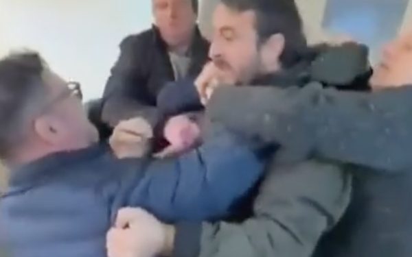 Bătaie la AUR: „Borfașule!” Scandal cu acuze grave pentru un membru