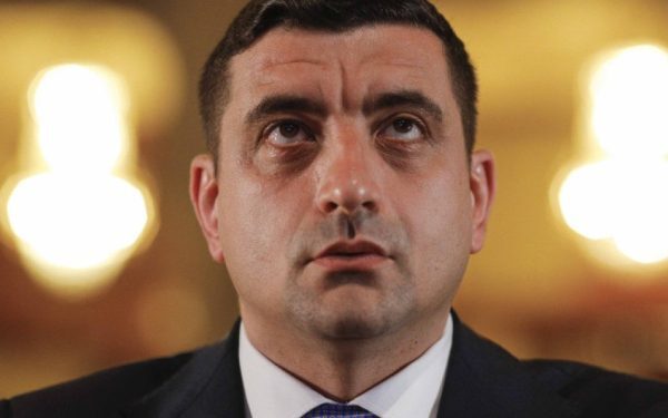 Petrișor Peiu, președintele Consiliului Național de Conducere al AUR, a declarat că poziția sa în partid a fost „scosă în față” pentru a susține formațiunea politică, dar a subliniat că acest lucru nu a fost făcut împotriva voinței lui George Simion