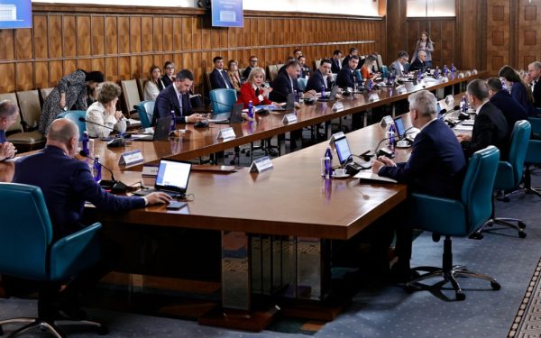 Vorbește purtătoarea lui Bolojan: „Atmosferă cordială” la ședința de Guvern