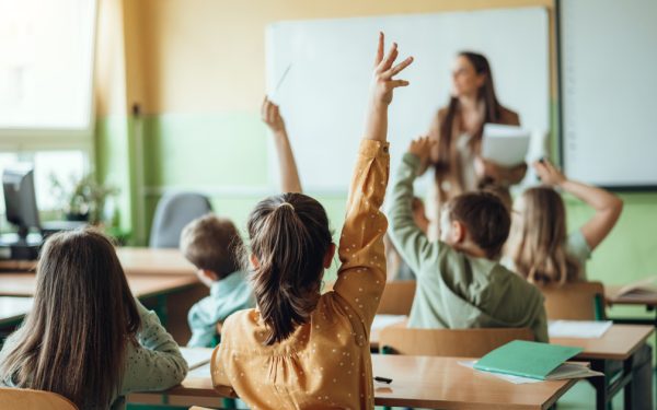 Când revin elevii la școală după Paște? Câte săptămâni mai au până la vacanța de vară