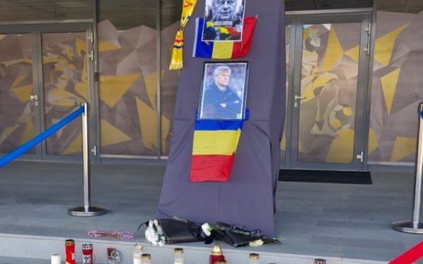România, în doliu: Lumânări pentru Mircea Lucescu. București și țara plâng