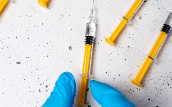 Guvernul Poloniei trebuie să distrugă aproximativ 64 de milioane de doze de vaccin împotriva COVID-19, după o hotărâre recentă a tribunalului belgian