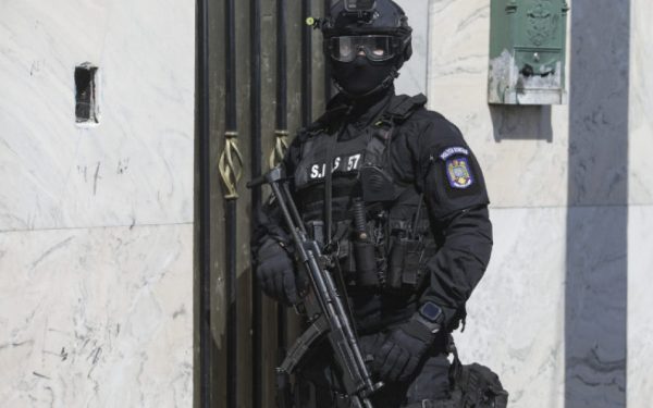 Percheziții-fulger în București și Ilfov: Mafia auto, lovită dur! 15 mașini de lux, trase pe dreapta