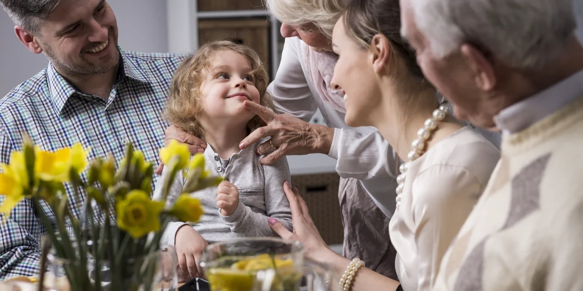 Masa de Paște: Ce alimente să eviți pentru copii, sfaturi de la medici