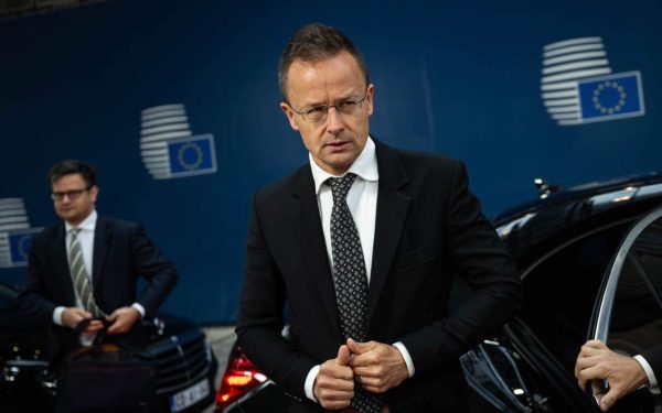 Magyar acuză: Szijjarto, ministrul de Externe, ar fi distrus documente secrete