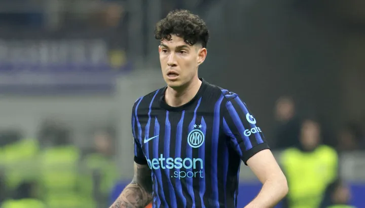 Inter Milano și AS Roma se întâlnesc în finala etapei din Serie A, o confruntare crucială pentru ambele echipe în cursa pentru titlu, programată duminică seara pe stadionul San Siro