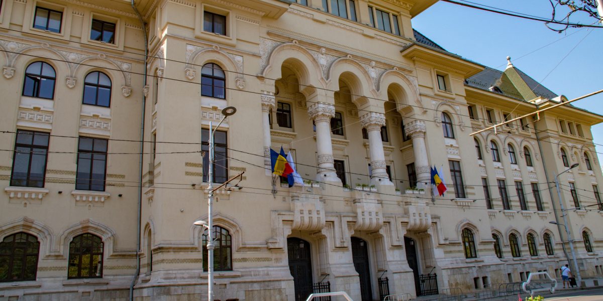 Panouri ANTI-cezariană în București: Nicușor Dan ordonă scoaterea lor (AUDIO)